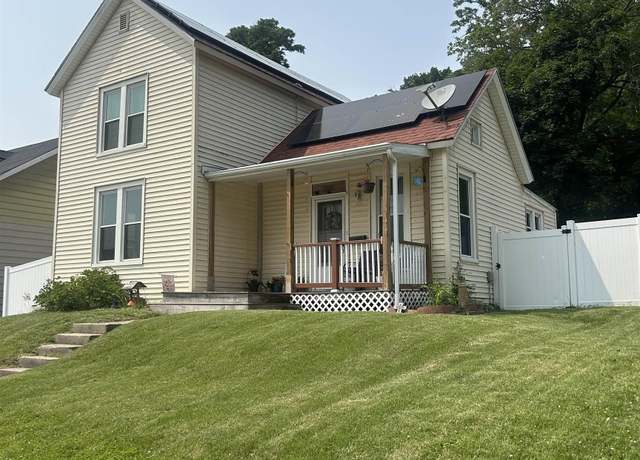 Property at 1515 Avenue B, Fort Madison, IA 52627, 3 beds, 1 bath