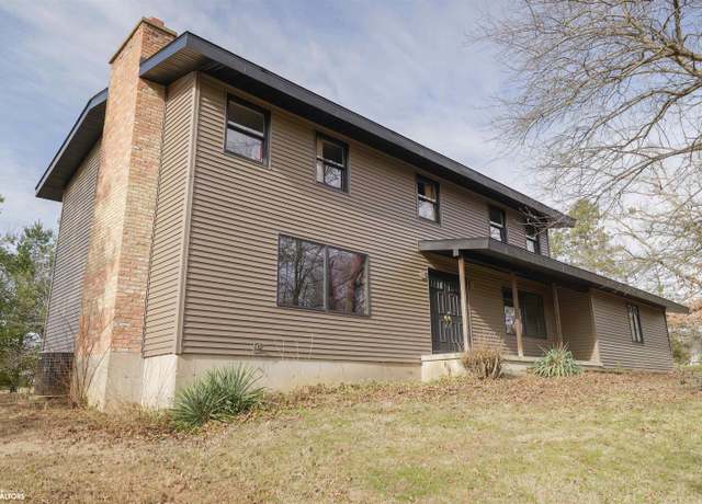 Property at 12317 Celestia Dr, Burlington, IA 52601, 4 beds, 2.5 baths