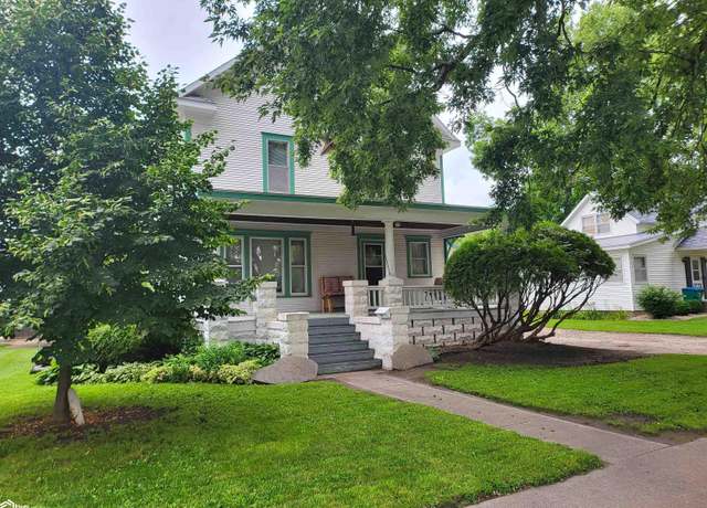 Property at 808 Elm St, Webster City, IA 50595, 3 beds, 2 baths