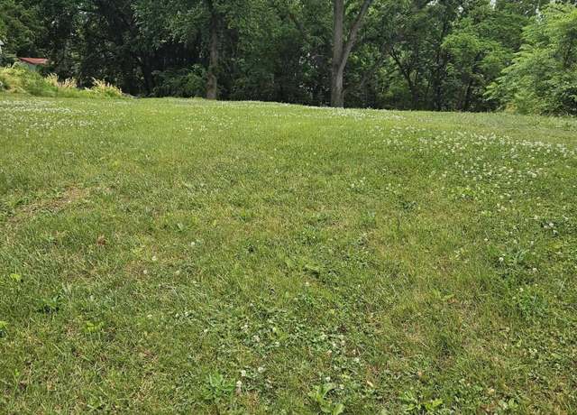 Property at 210 W Woodland Ave, Ottumwa, IA 52501