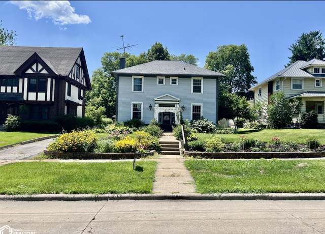 Property at 1008 1st Ave E, Oskaloosa, IA 52577, 3 beds, 2 baths