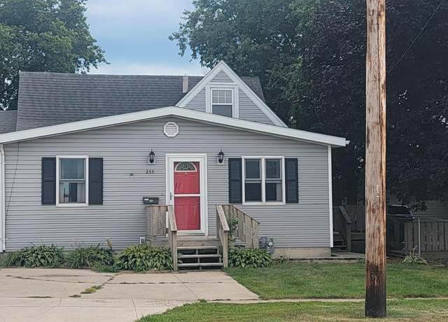 Property at 255 W 3rd St, Garner, IA 50438, 4 beds, 1 bath