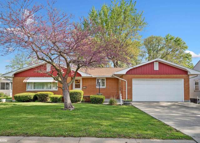Property at 803 E Washington St. St, Mount Pleasant, IA 52641, 3 beds, 2 baths
