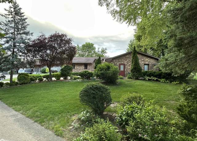 Property at 1 Golf Ct, Burlington, IA 52601, 3 beds, 3.5 baths