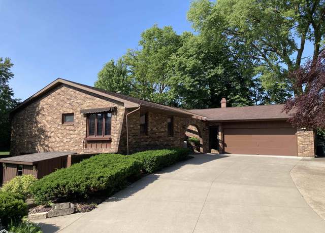 Property at 1 Golf Ct, Burlington, IA 52601, 3 beds, 3.5 baths