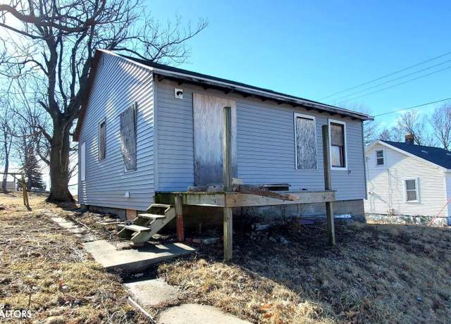 Property at 415 S 8th St, Keokuk, IA 52632, 1 bed, 1 bath