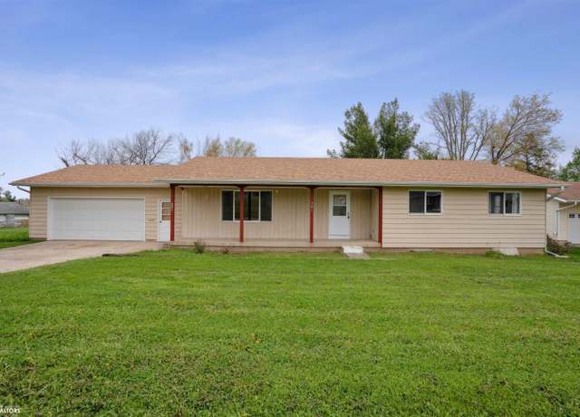 Property at 301 W South St, Marshalltown, IA 50158, 3 beds, 2 baths
