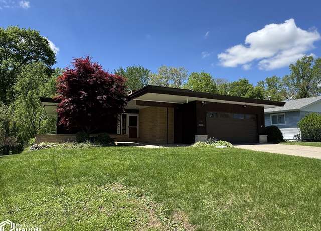 Property at 133 Crestview Dr, Burlington, IA 52601, 3 beds, 2 baths