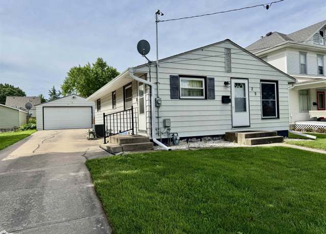 Property at 29 20th St St SE, Mason City, IA 50401, 2 beds, 1.5 baths