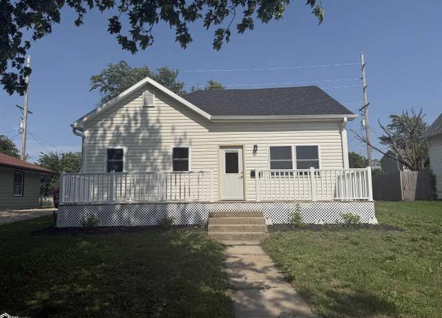 Property at 305 N Walnut St, Creston, IA 50801, 3 beds, 1 bath