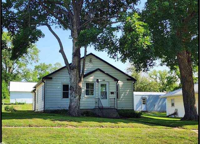 Property at 512 E Washington St, Exira, IA 50076, 2 beds, 1.5 baths