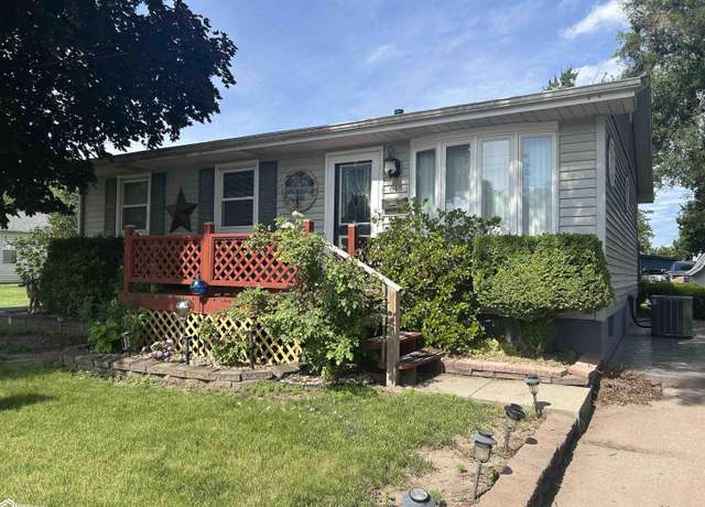 Property at 615 S Moore St, Ottumwa, IA 52501, 3 beds, 1 bath