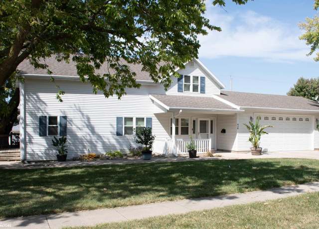 Property at 438 Walnut St, Carroll, IA 51401, 4 beds, 2 baths