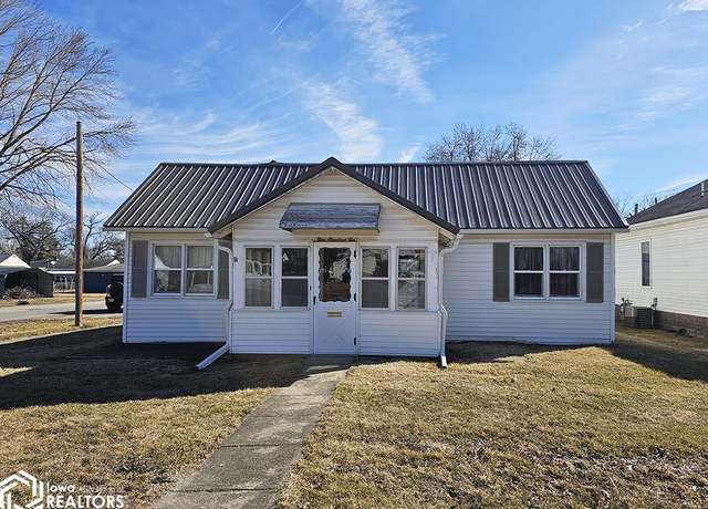 Property at 502 S Ferry St, Ottumwa, IA 52501, 3 beds, 1 bath