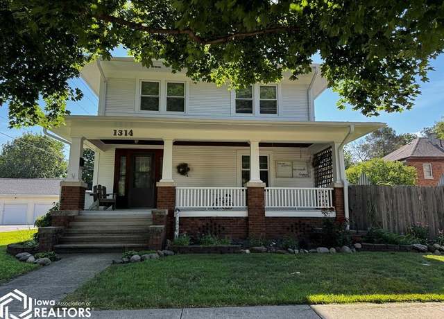 Property at 1314 Des Moines St, Webster City, IA 50595, 3 beds, 2.5 baths