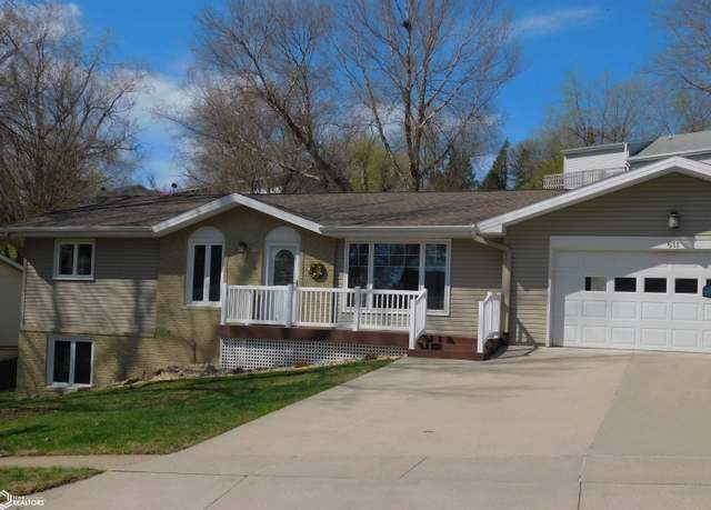 Property at 611 Valley Dr, Denison, IA 51442, 3 beds, 3 baths