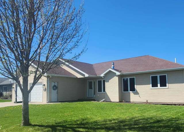 Property at 106 5th Ave N, Northwood, IA 50459, 5 beds, 3 baths