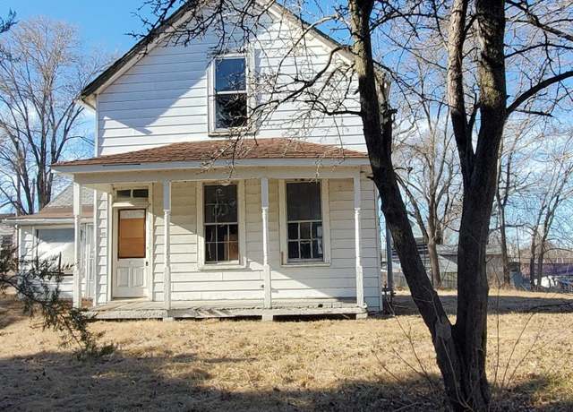 Property at 216 Bank St, Keokuk, IA 52632, 2 beds, 1 bath
