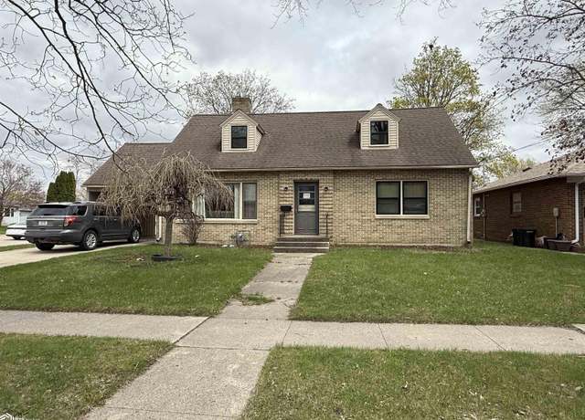 Property at 400 S 9th St, Clear Lake, IA 50428, 3 beds, 1.5 baths