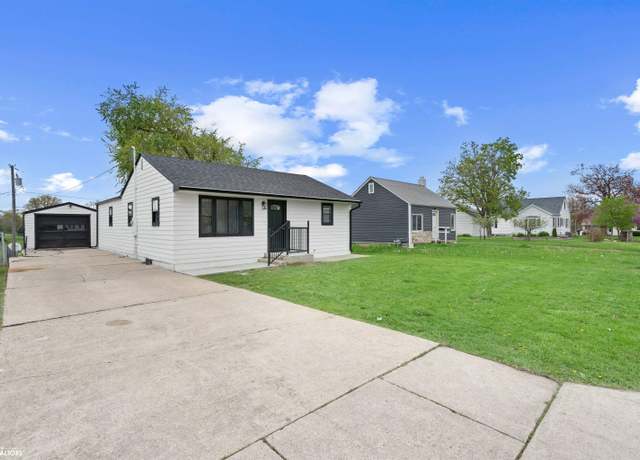 Property at 1109 S 1st St, Marshalltown, IA 50158, 3 beds, 2 baths