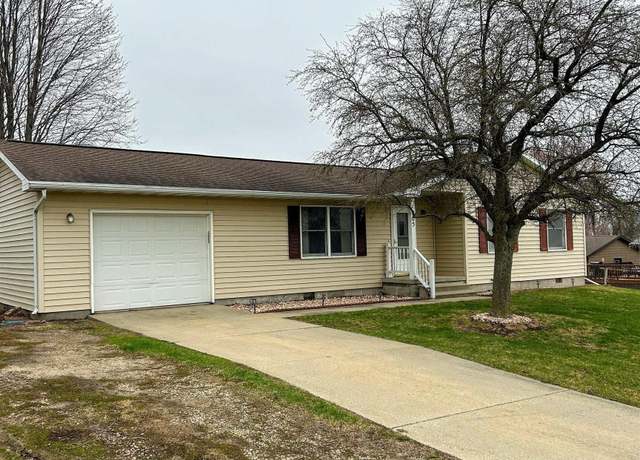 Property at 905 Middle St, Brooklyn, IA 52211, 3 beds, 1 bath
