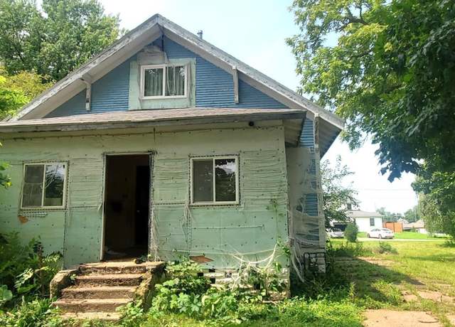 Property at 1714 12th St, Eldora, IA 50627, 4 beds, 1 bath