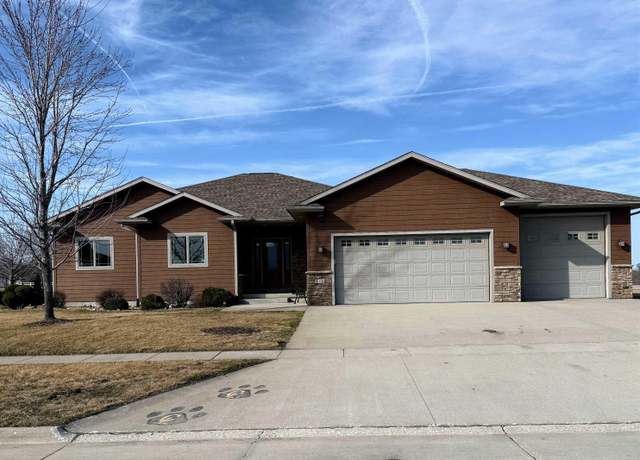 Property at 508 Bedford St St, Clear Lake, IA 50428, 5 beds, 3 baths