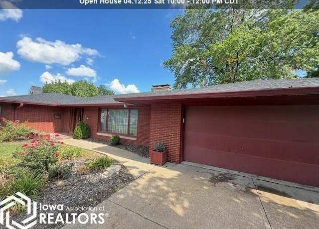 Property at 511 S 12th St, Centerville, IA 52544, 5 beds, 4 baths