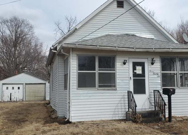Property at 326 23rd Pl, Clinton, IA 52732, 2 beds, 1 bath