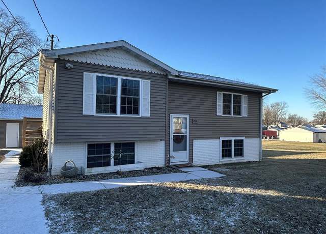 Property at 206 Selma St, Eldon, IA 52554, 3 beds, 1 bath