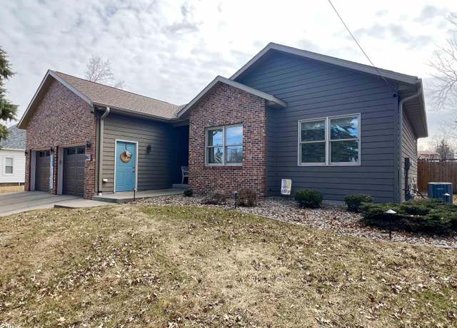 Property at 801 S 5th Ave W, Newton, IA 50208, 3 beds, 2 baths