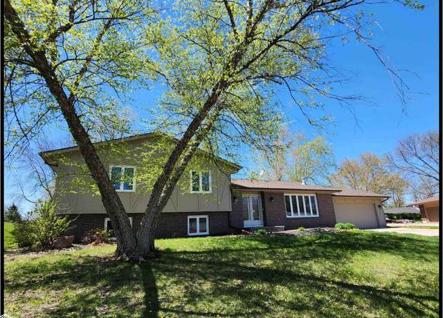 Property at 101 E 21st St, Atlantic, IA 50022, 4 beds, 3 baths