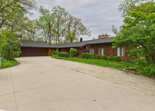 Property at 33 Birchwood Dr, Ottumwa, IA 52501, 4 beds, 3.5 baths