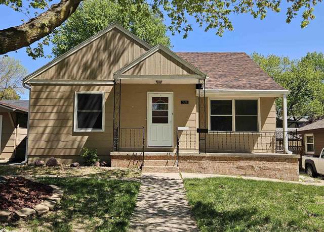 Property at 321 S Walnut St, Carroll, IA 51401, 3 beds, 1 bath