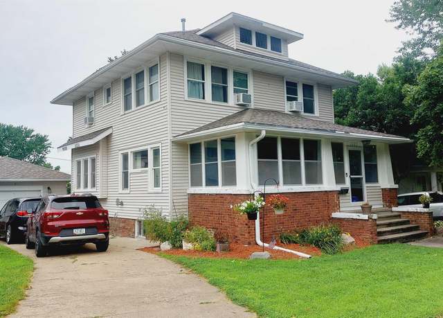 Property at 1105 Boundary St, Red Oak, IA 51566, 4 beds, 2 baths
