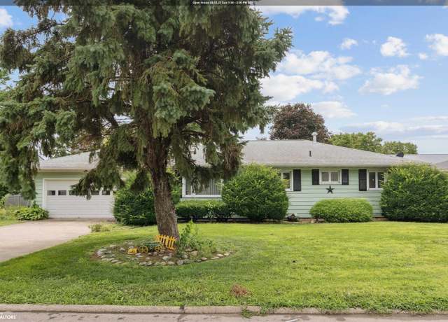 Property at 104 E Kennedy St, New London, IA 52645, 3 beds, 2 baths