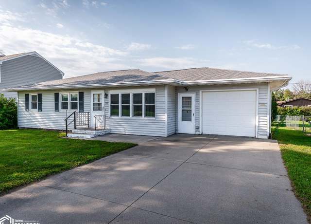 Property at 110 Palmer St, Marshalltown, IA 50158, 3 beds, 1.5 baths