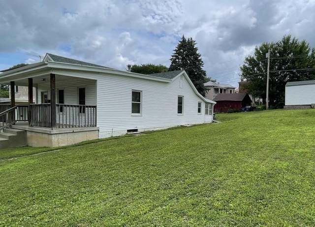 Property at 246 S 9th St St, Burlington, IA 52601, 2 beds, 1 bath