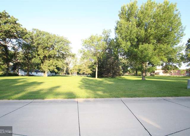 Property at 1320 N Kentucky Ave, Mason City, IA 50401