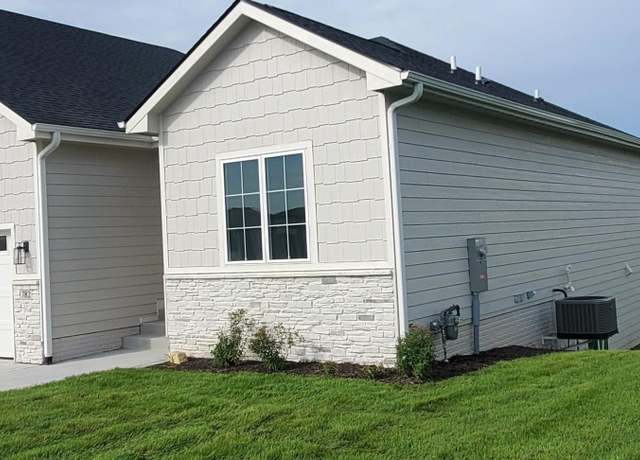 Property at 782 NE 71st St, Pleasant Hill, IA 50327, 4 beds, 3 baths