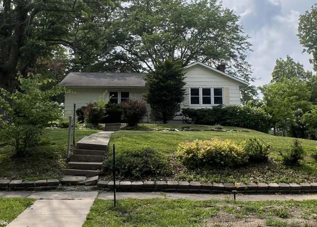 Property at 106 Forest Dr, Fairfield, IA 52556, 3 beds, 2 baths
