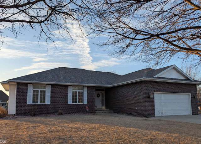 Property at 1104 10th St St SW, Humboldt, IA 50548, 4 beds, 2.5 baths