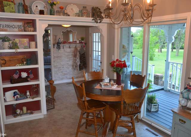 Property at 463 E Rochester St Rd, Ottumwa, IA 52501, 4 beds, 2.5 baths