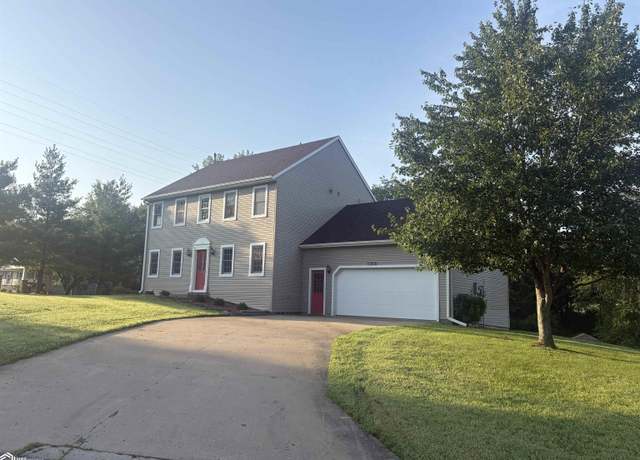 Property at 1525 Lone Oak Cir, Fairfield, IA 52556, 4 beds, 3.5 baths