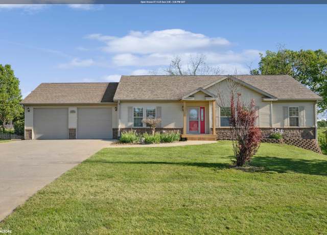 Property at 803 E Bell Dr, Mount Pleasant, IA 52641, 4 beds, 3 baths