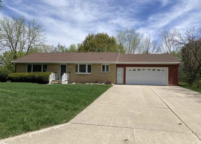 Property at 213 Bass St, Carroll, IA 51401, 4 beds, 2 baths