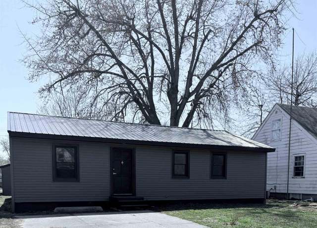 Property at 714 E Williams St, Ottumwa, IA 52501, 4 beds, 2 baths