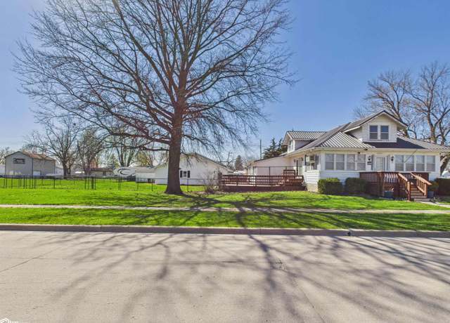 Property at 911 S Sheridan Ave, Ottumwa, IA 52501, 2 beds, 2 baths