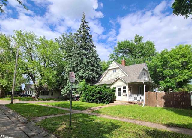 Property at 416 N B St, Oskaloosa, IA 52577, 5 beds, 2.5 baths