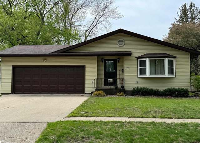 Property at 1220 E Call St, Algona, IA 50511, 3 beds, 2.5 baths